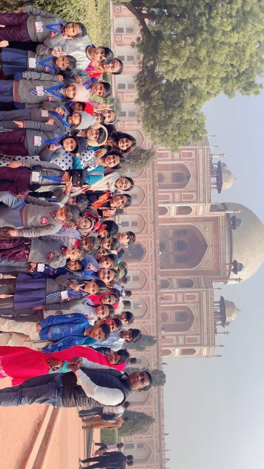 Educational excursion tour of Utkarsh Bangla students to Humayun's Tomb, Delhi